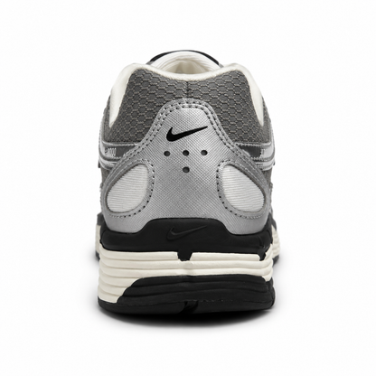 Nike P-6000 Silver Metallic - achterkant